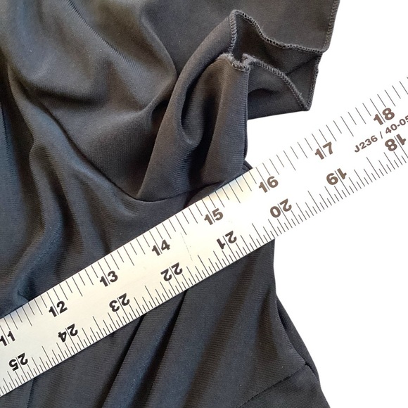 Jones New York V Neck Surplice Simple Black Short Sleeve Dress, Size 6 - Picture 4 of 9